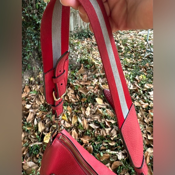 Coach  Red Shoulder hobo Bag wt horse & carriage logo . - Picture 5 of 16